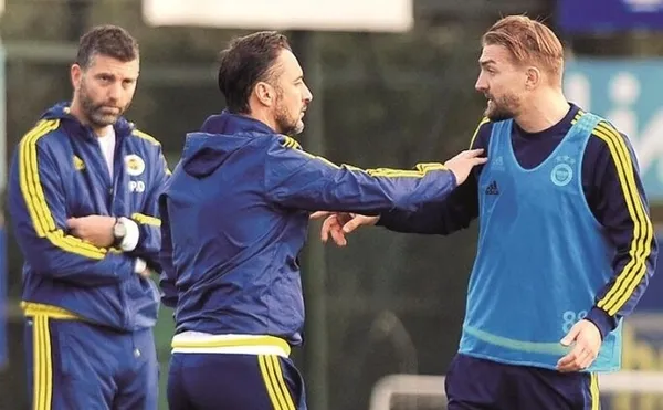 vitor-pereiranin-gelisi-akillara-caner-erkin-gerginligini-getirdi-caner-fenerbahceden-ayrilacak-mi-1625261590637.jpg Vitor Pereira'nın gelişi akıllara Caner Erkin gerginliğini getirdi: Caner Fenerbahçe'den ayrılacak mı? - 1