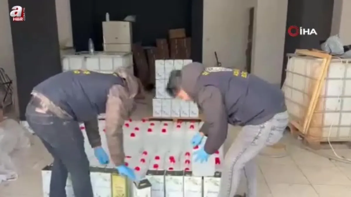 İstanbul'da zeytinyağı şişelerine gizlenmiş 3 bin litre kaçak alkol ele geçirildi