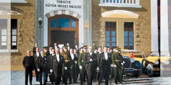 Sabah yazarı Mahmut Övür yazdı: CHP’de yeni Atatürk fotoğrafı tartışması