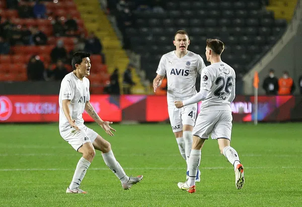 gaziantep-fk-3-fenerbahce-2-mac-sonucu-fenerbahce-antepte-agir-yarali-1639424306645.jpg Gaziantep FK: 3 - Fenerbahçe: 2 MAÇ SONUCU | Fenerbahçe Antep'te ağır yaralı