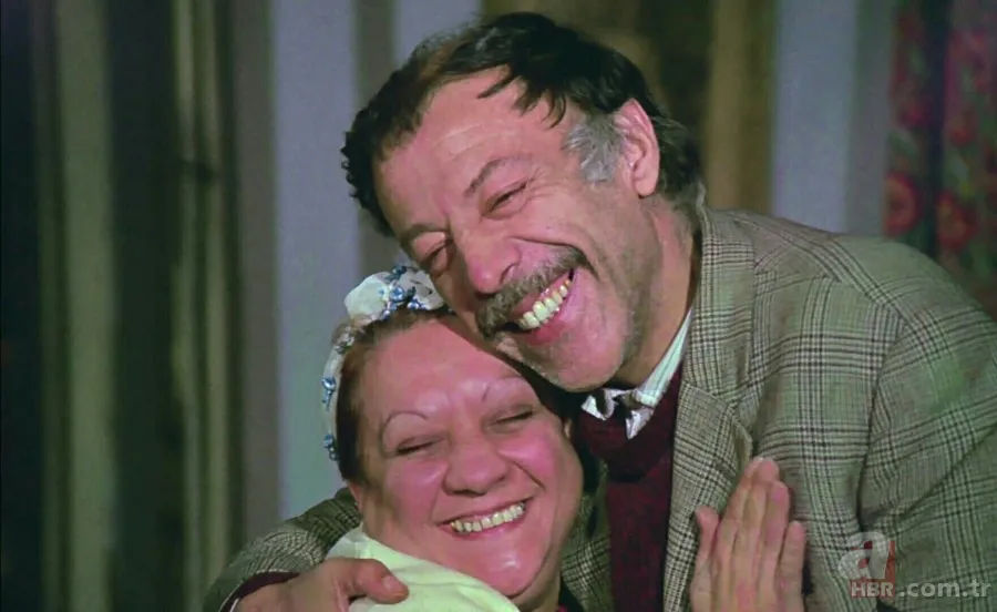 93 yıllık ömrüne tam 4 evlilik sığdırdı! Türk Sineması'nın 'Mahmut Hoca'sıydı! Münir Özkul'un kimsenin bilmediği oğlu... 3