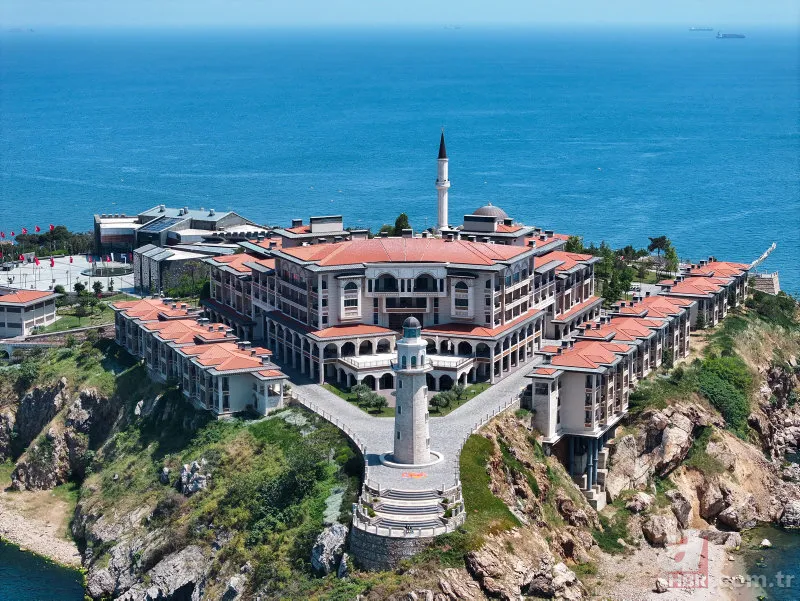 Adı "Yassı" namı "Yaslı" adaydı... Demokrasi ve Özgürlükler Adası olarak hafızalara ışık tutuyor 18