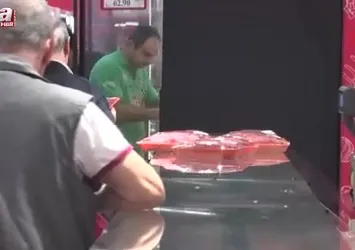 Hamsinin kilosu 50 liraya düştü vatandaşlar markete akın etti