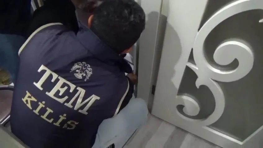 Banyodaki gizli geçit bile onu kurtaramadı! Firari FETÖ hükümlüsü Kilis'te paketlendi - 1