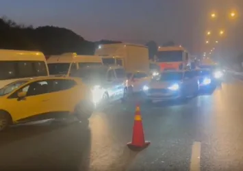 TEM'de trafik durma noktasına geldi! Tanker kamyona çarptı