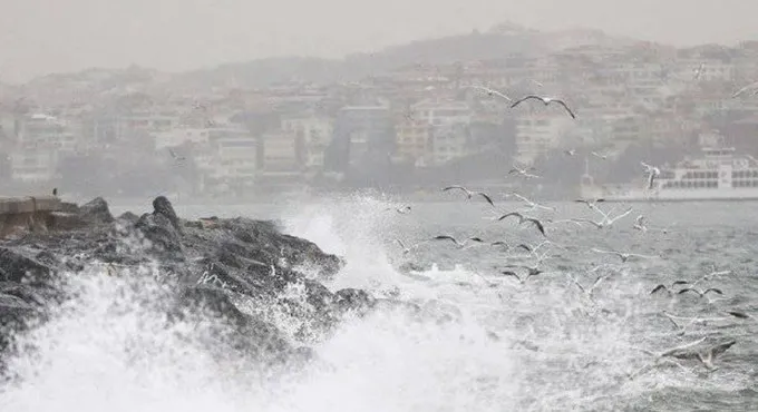 İstanbul için Turuncu alarm: Fırtına yarın sabaha kadar etkili olacak