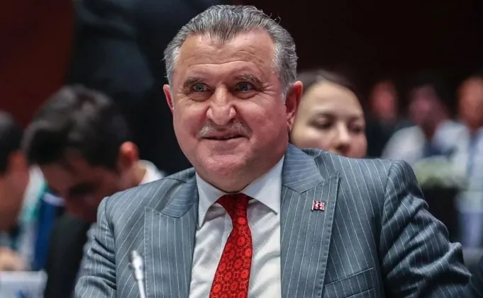 Bakan Bak’tan gençlere müjde! Gençlik Yaz Okulları 1 Temmuz’da başlıyor