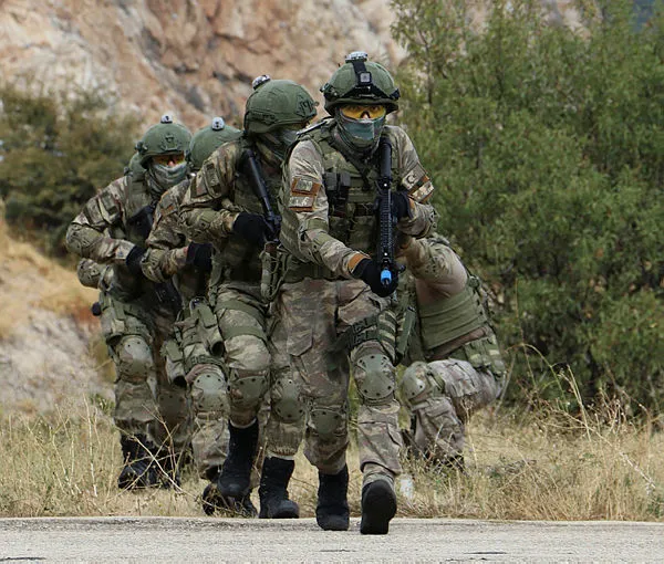 Türk Silahlı Kuvvetleri yeni komando birlikleriyle gövde gösterisi yaptı - 6