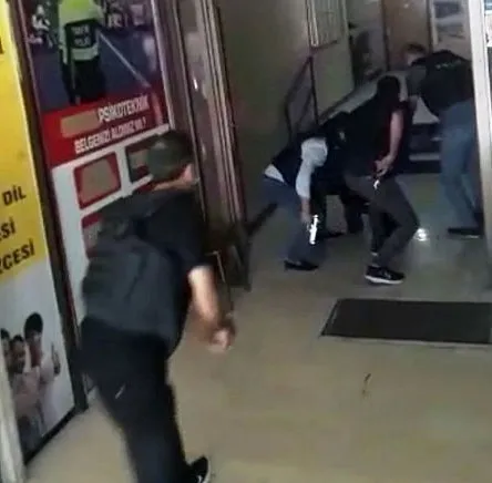 Son dakika: İzmir'de HDP binasına girerek 1 kişiyi öldüren Onur Gencer tutuklandı - 6