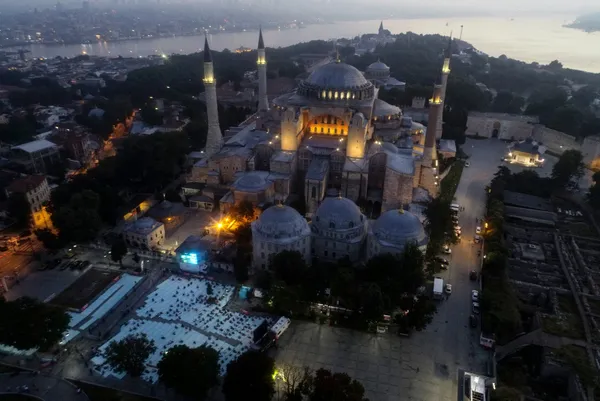 Ayasofya-i Kebir Camii’nde 88 yıl sonra ilk teravih namazı kılınacak!