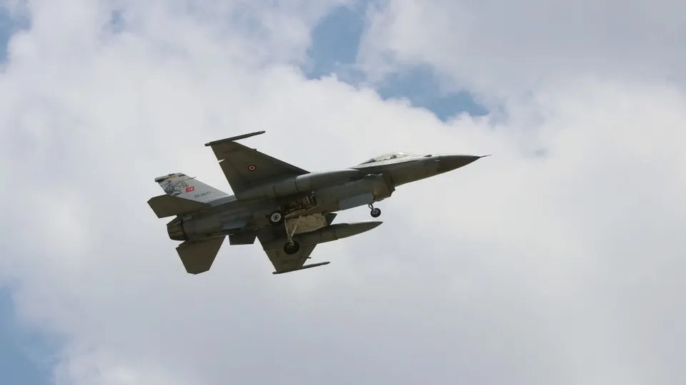 İncirlik’te F-16 ve tanker uçağı trafiği