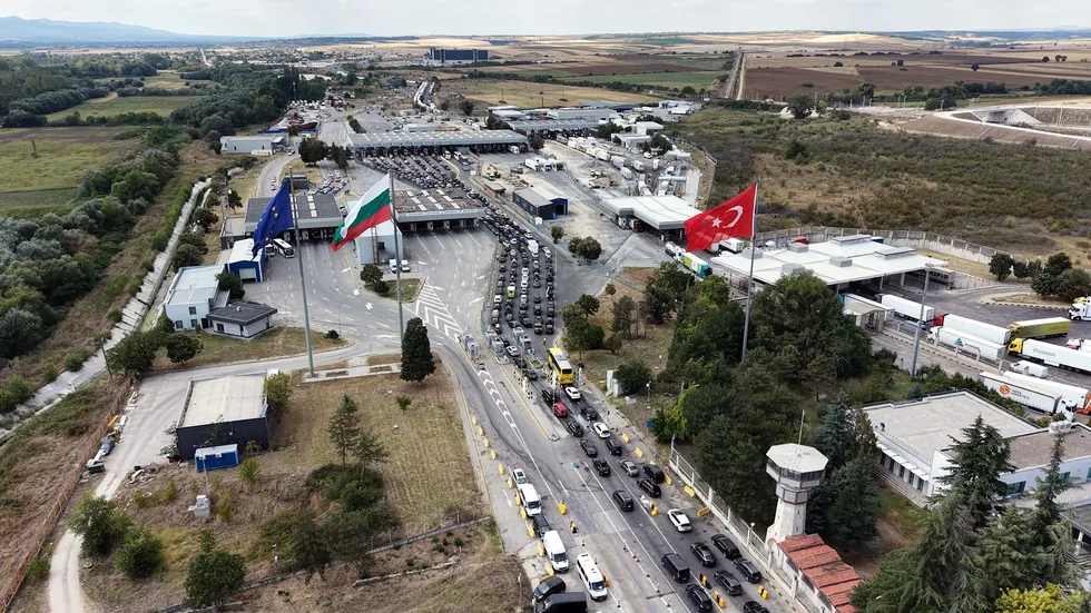 Kapıkule’de son 3 yılın araç çıkış rekoru! Gurbetçi dönüşünde yoğun trafik - 2