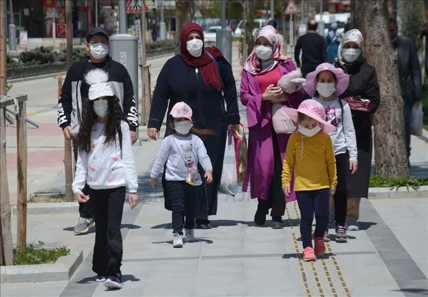 Son gelişmeler: 20 yaş altı sokağa çıkma yasağı ne zaman bitecek? Kısıtlamalar hangi illerde kalkacak?
