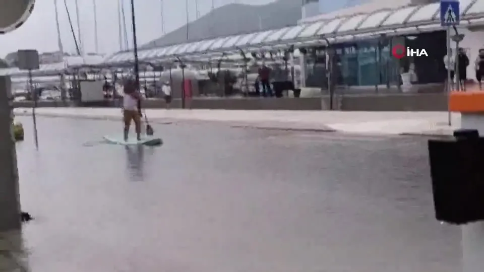 Hırvatistan’da yağmur yağışı hayatı felç etti!
