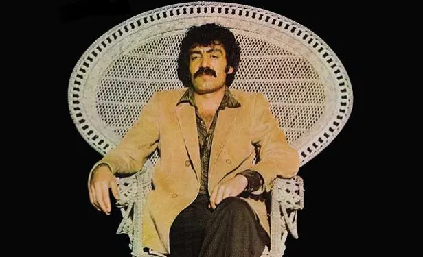 muslum-gurses-ne-zaman-ve-neden-oldu-usta-sanatci-muslum-gurses-ne-zaman-dogdu-kac-yasindaydi-iste-muslum-baba-1709459594346.jpg Müslüm Gürses ne zaman ve neden öldü? İşte Müslüm Baba'nın hayatı ve kariyeri... - 3