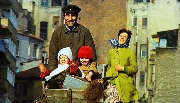 Kemal Sunal ve Şener Şen oynamıştı! Özdemir Erdoğan Çöpçüler Kralı filmi için yazdığı şarkının hikayesini VAV TV'de anlattı - 2