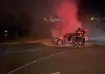 Şanlıurfa'da araç yangını: Otomobil küle döndü