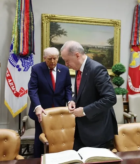 beyaz-sarayda-bibiyi-rahatsiz-eden-gorusme-iste-baskan-erdogan-trump-zirvesinin-sifreleri-netanyahuya-bir-mesa-1758828191729.jpg Fotoğraf-AA