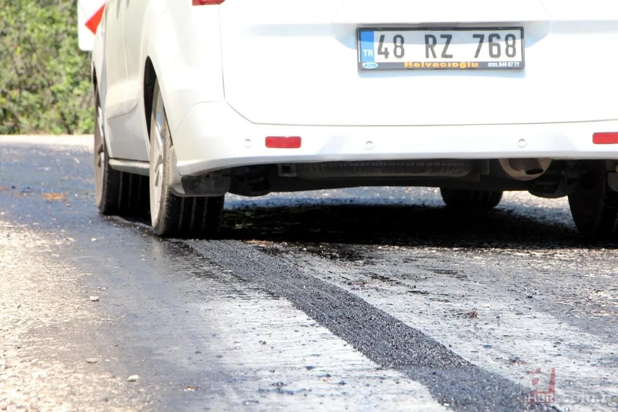 Fethiye'de asfalt eriten sıcaklar hayatı durdurdu 7