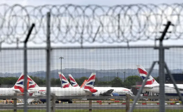 ingilterenin-gatwick-havalimaninda-korkunc-olay-ucagin-inis-takimlarinda-erkek-cesedi-bulundu-1671701630132.jpg İngiltere’nin Gatwick Havalimanı'nda korkunç olay! Uçağın iniş takımlarında erkek cesedi bulundu - 1