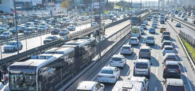 Toplu taşımalardaki yetersizlik İstanbul trafiğini arap saçına çevirdi