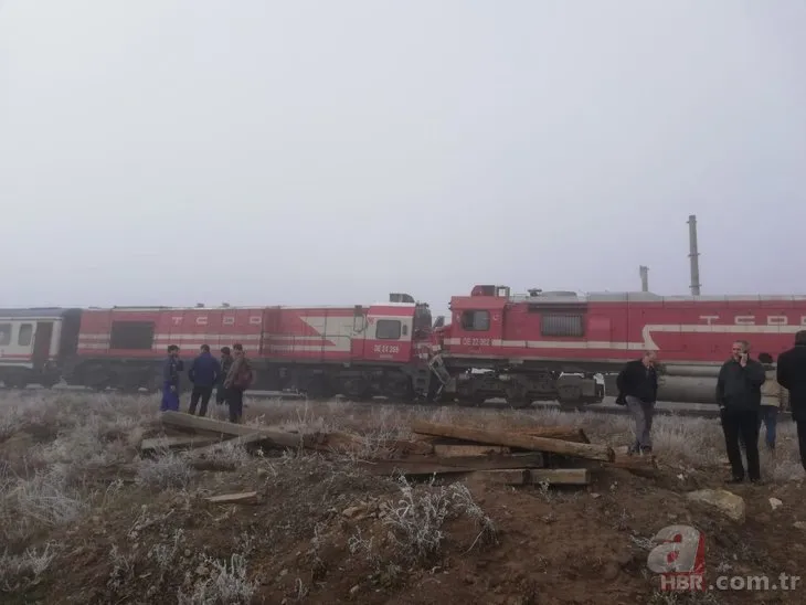 İki lokomotif aynı rayda çarpıştı