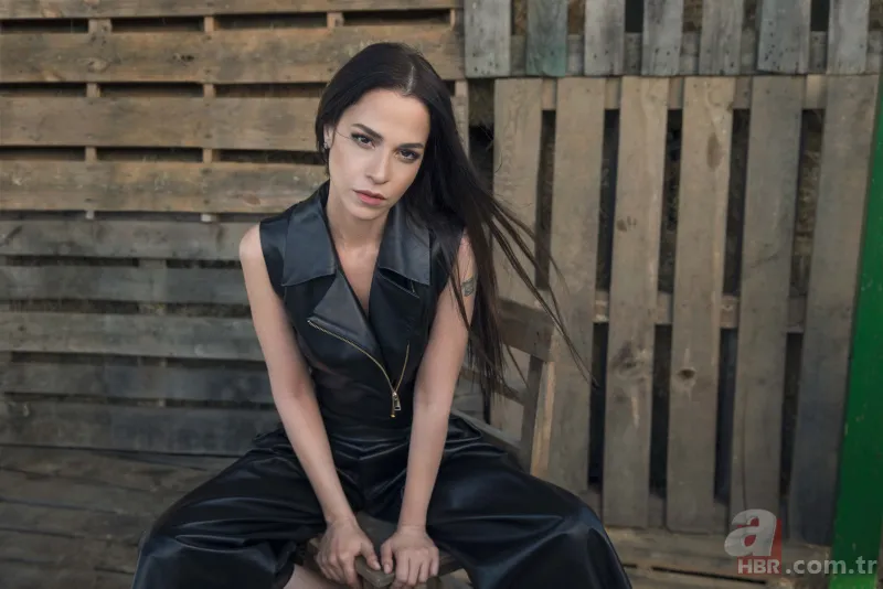 Şarkıcı ve oyuncu Zeynep Doruk dehşeti yaşadı! Köpekler saldırdı: Yüzü tanınmaz hale geldi 7