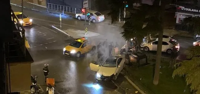 Kadıköy’deki Alex de Souza heykeline otomobil çarptı