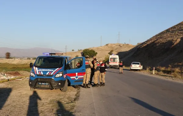 erzincanda-iki-gencin-oldugu-arac-sulama-kanalina-dustu-zamanla-yaristilar-1631428559665.jpg Erzincan’da iki gencin olduğu araç sulama kanalına düştü! Zamanla yarıştılar - 3