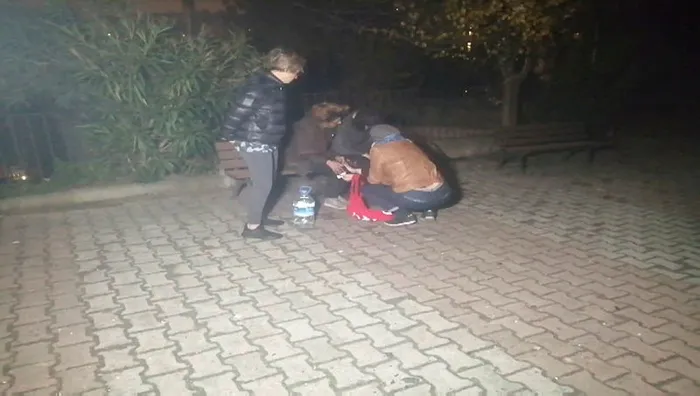 İstanbul Beyoğlu'nda 3 katlı ahşap bina alev alev yandı - 4