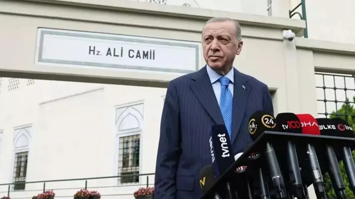 Başkan Recep Tayyip Erdoğan cuma namazını Hz. Ali Camisi'nde kıldı