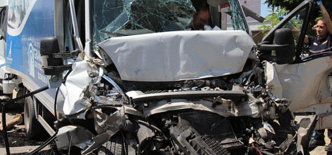 İzmir’de feci kaza: 6 araç birbirine girdi!