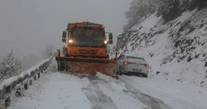 31 köy yolu kapandı! O ile mevsimin ilk karı düştü
