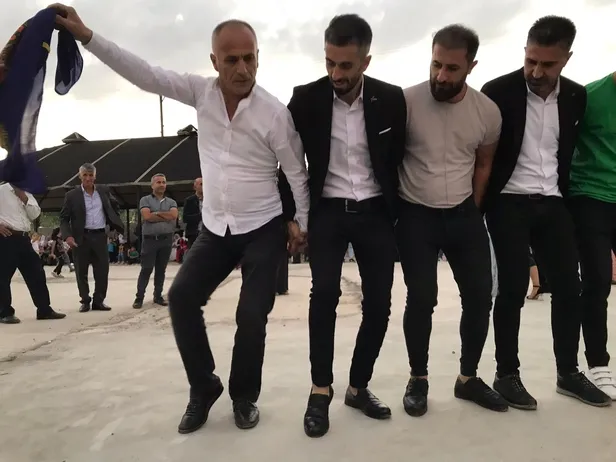 once-sofi-omer-simdi-de-sirnakli-michael-jackson-nezir-justin-bieber-paylasti-hayati-degisti-yurt-disindan-tek-1665987998394.jpg Önce Sofi Ömer şimdi de Şırnaklı Michael Jackson Nezir! Justin Bieber paylaştı, hayatı değişti! Yurt dışından teklif alıyor! - 2