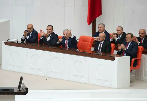 Başbakan Yıldırım'ın CHP'li vekile verdiği yanıt ayakta alkışlandı - 1