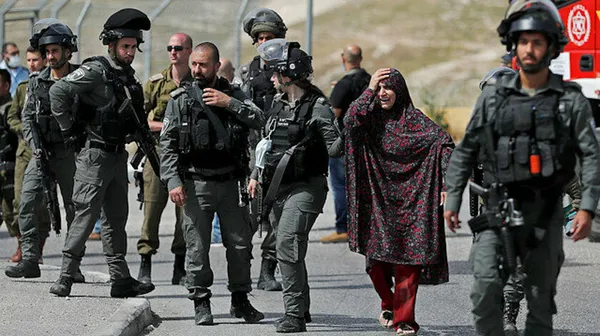 Yahudiler Filistinlilerin evlerine saldırdı! Bir kız çocuğunu kaçırmak istediler