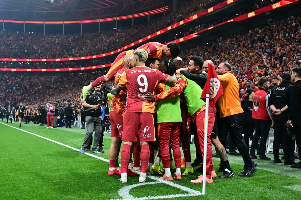 super-lige-galatasaray-ambargosu-aslan-4-kez-ust-uste-sampiyon-oldu-1778354380014.jpg Süper Lig’e Galatasaray ambargosu! Aslan 4. Kez üst üste şampiyon oldu | Başkan'dan tebrik - 3