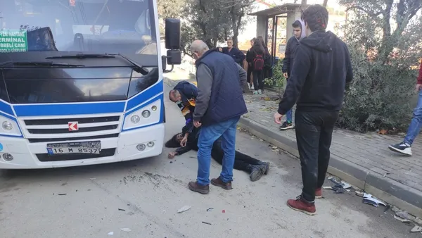 bursada-motosikletli-gencler-olumun-kiyisindan-dondu-1638790978360.jpg Bursa’da motosikletli gençler ölümün kıyısından döndü - 1