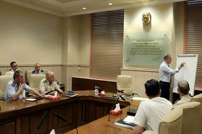 Bakan Hulusi Akar ve komuta kademesinden sınır ötesi harekat toplantısı - 2