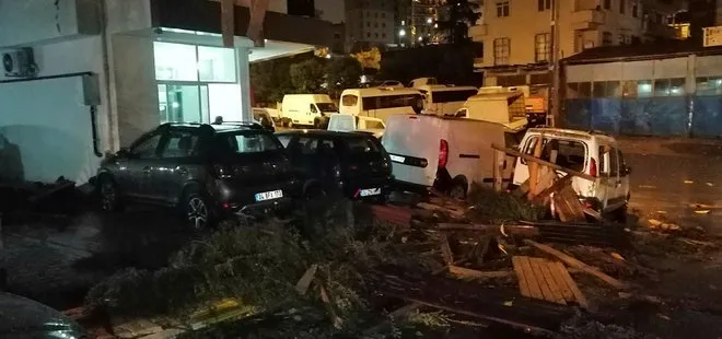 Maltepe’de şiddetli rüzgarda binanın çatısı uçtu: 5 otomobil zarar gördü