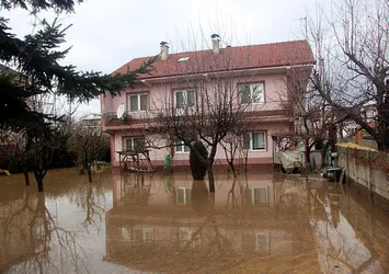 Bolu'daki sağanak sonrası 14 evi su bastı