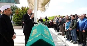 Erdoğan öğretmeninin cenazesine katıldı