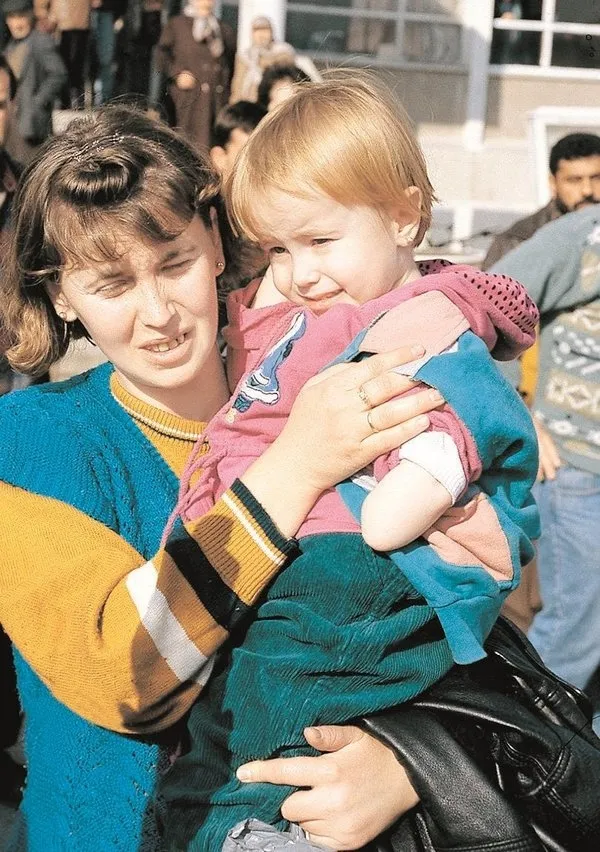 Yanlış iğne kurbanı Ayşen: Artık hastanelere korkmadan gidiyorum! 26 yıl önce SSK hastanesinde sol kolu kesilmişti - 1