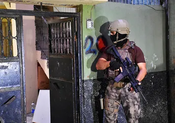 Adana'da polise yönelik saldırı önlendi: 7 gözaltı