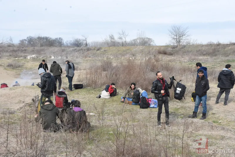 Kalleş saldırı sonrası Türkiye kapıları açtı! Edirne'de göçmenler Yunanistan sınırına yürüyor 25