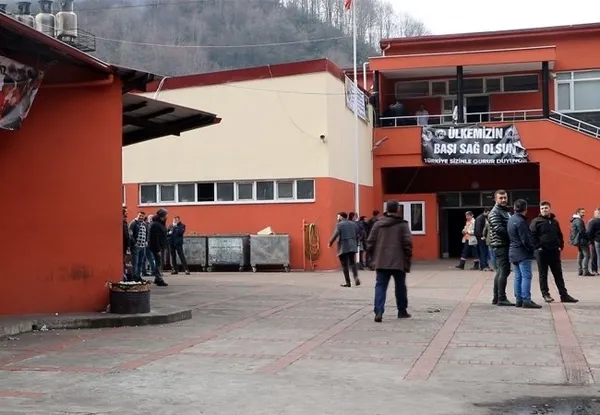 enkazdan-boyle-kurtuldu-hayatini-kaybeden-kizinin-kolundaki-akilli-saat-kurtaricisi-oldu-1677409849570.jpg Enkazdan böyle kurtuldu! Hayatını kaybeden kızının kolundaki akıllı saat kurtarıcısı oldu | Kahraman madenciler o anları anlattı