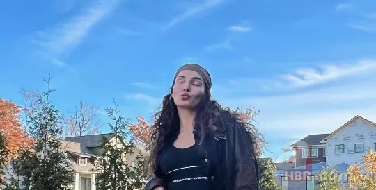 Ebru Şahin sıfır makyaj yakalanınca eli ayağına dolandı! 2 saat cilt bakımı yaptıran Ebru Şahin aracına binmek isterken akla karayı seçti 7