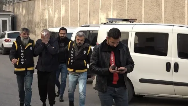 bursada-bir-kadin-evinde-katledilmis-halde-bulundu-katil-kocasi-cikti-1668406681457.jpg Bursa’da bir kadın evinde katledilmiş halde bulundu! Katil kocası çıktı - 2