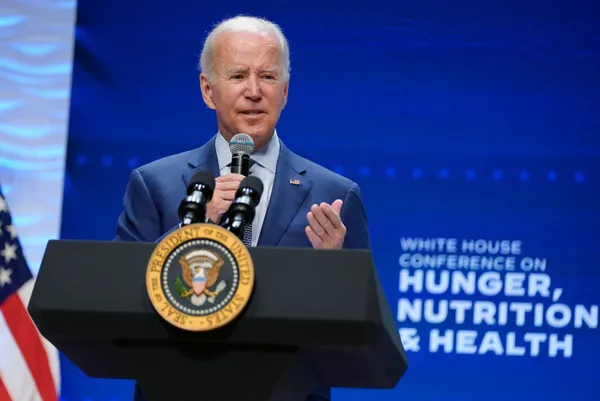 Joe Biden akıl sağlığından şüphe ettiriyor! Konuşması sırasında ölü bir adama seslendi - 1