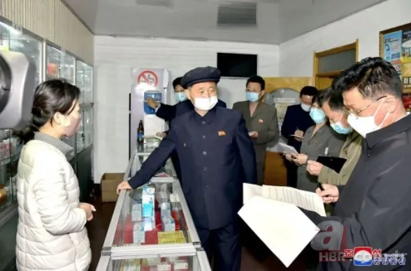 Kuzey Kore’de koronavirüs vakalarında patlama: 3 milyon kişi pozitif! Kim Jong-un’dan maskesiz ve mesafesiz tören 11